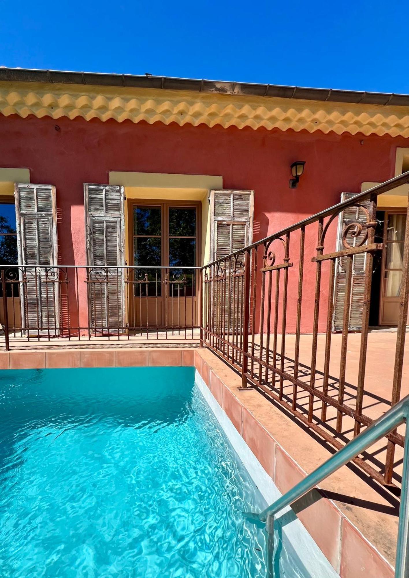 Vinauberge Poilhes Rom bilde